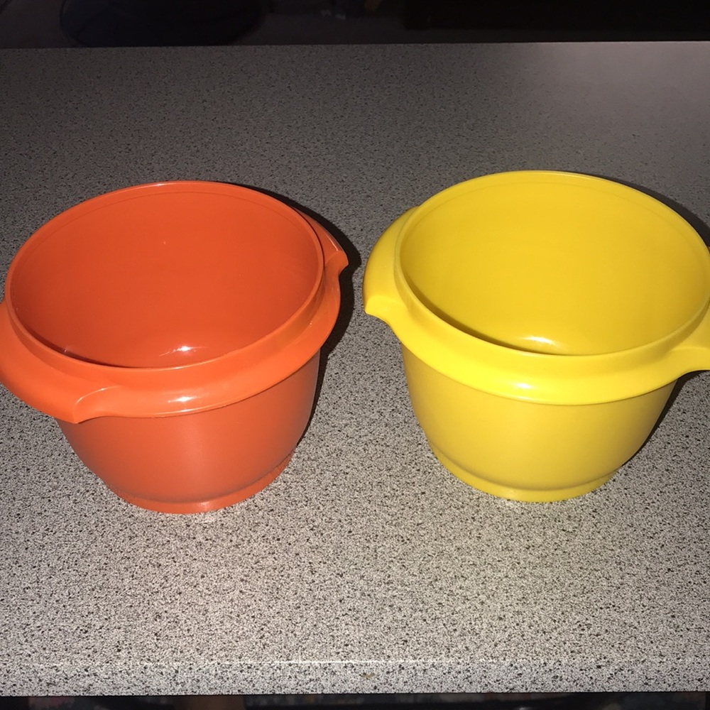 Two Vintage Tupperware plastic bowls - Picture 2 of 12